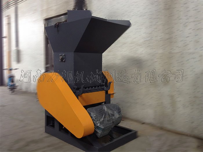 礦泉水瓶粉碎機(jī)